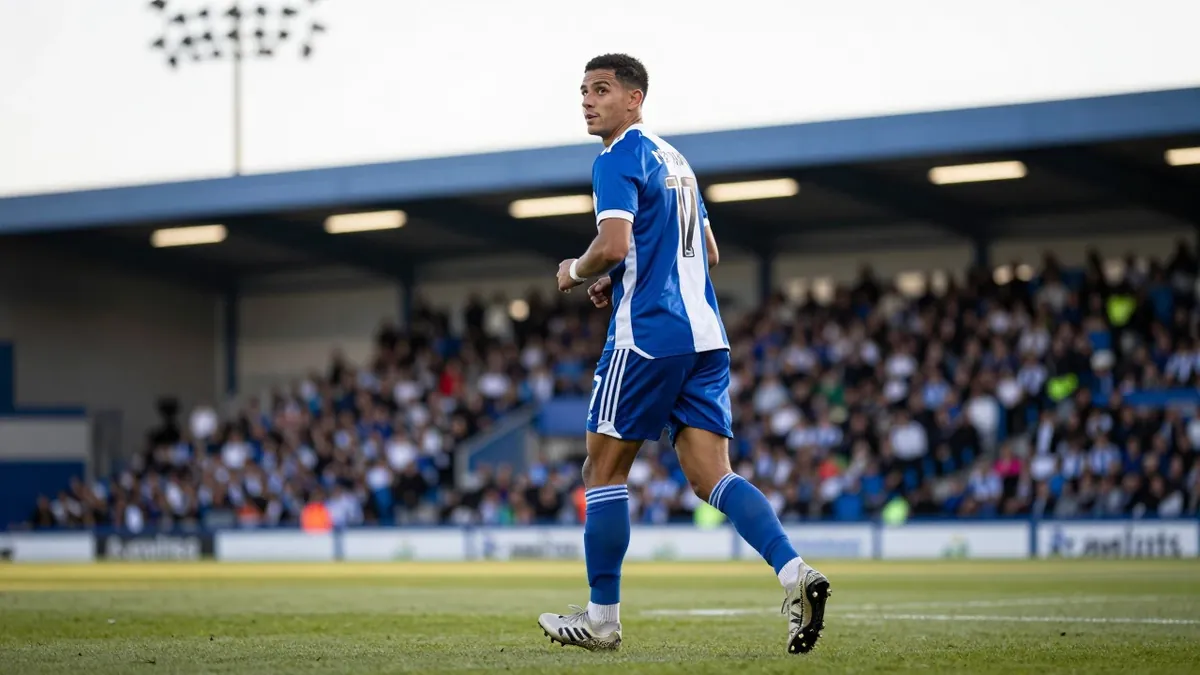 K.R.C. Genk heeft sinds 2019 meer dan een miljard euro verdiend met de verkoop van spelers, wat de club positioneert als...