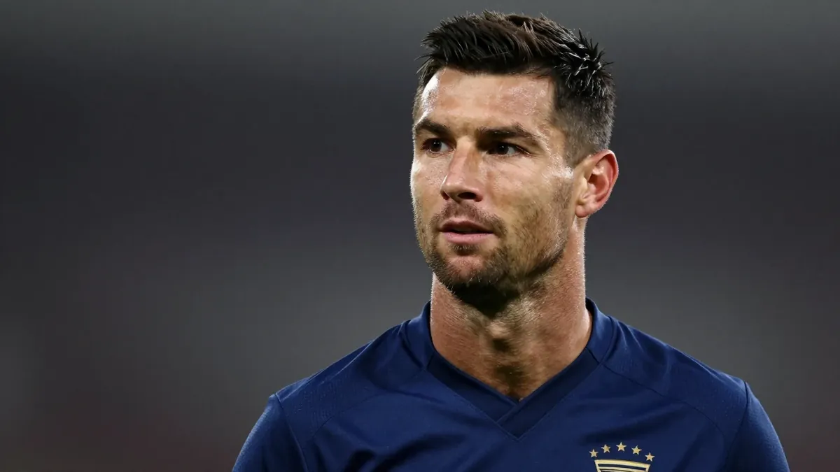 K.R.C. Genk is een lastig dossier opgelost met de transfer van verdediger Sadick naar het Spaanse Rayo Vallecano, na zijn...